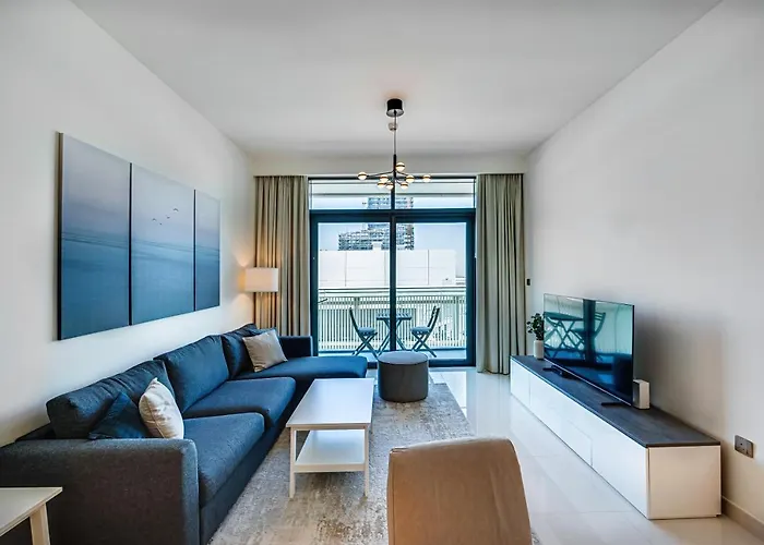 Bright And Cozy Apartment On The Beachfront
