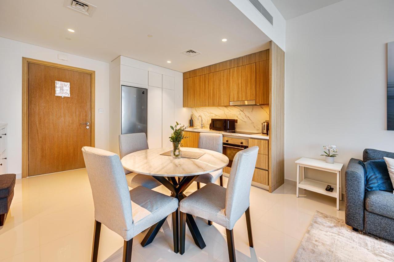 Bright And Cozy On The Beachfront Dubai