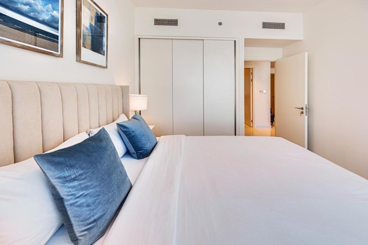 Bright And Cozy On The Beachfront Dubai