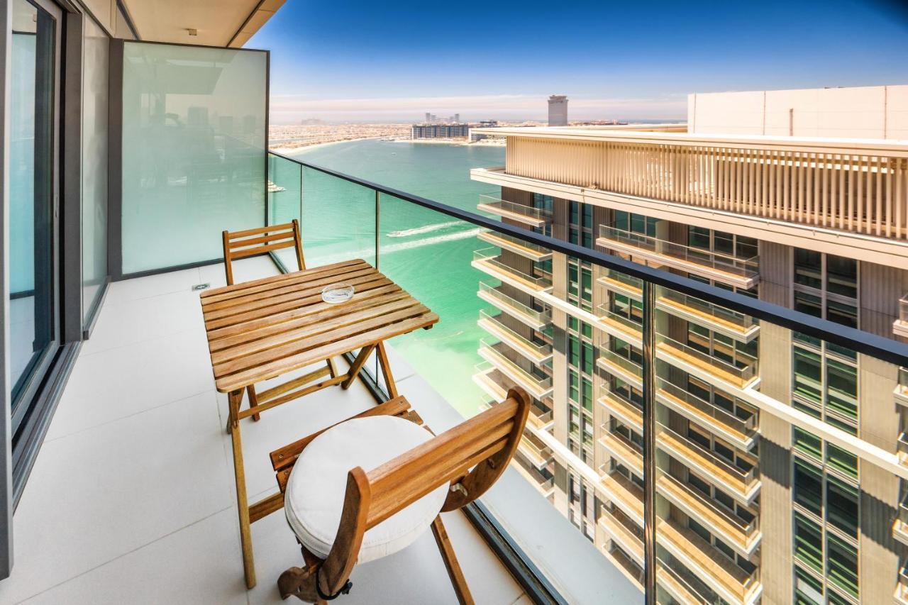 Bright And Cozy On The Beachfront Apartment